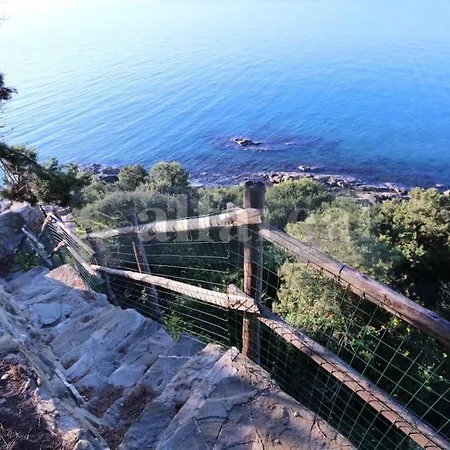 Apartment Il Poggetto Piano Terra, 4 Camere, Vista Mozzafiato, A 200 M Dal Mare! By Alfareal